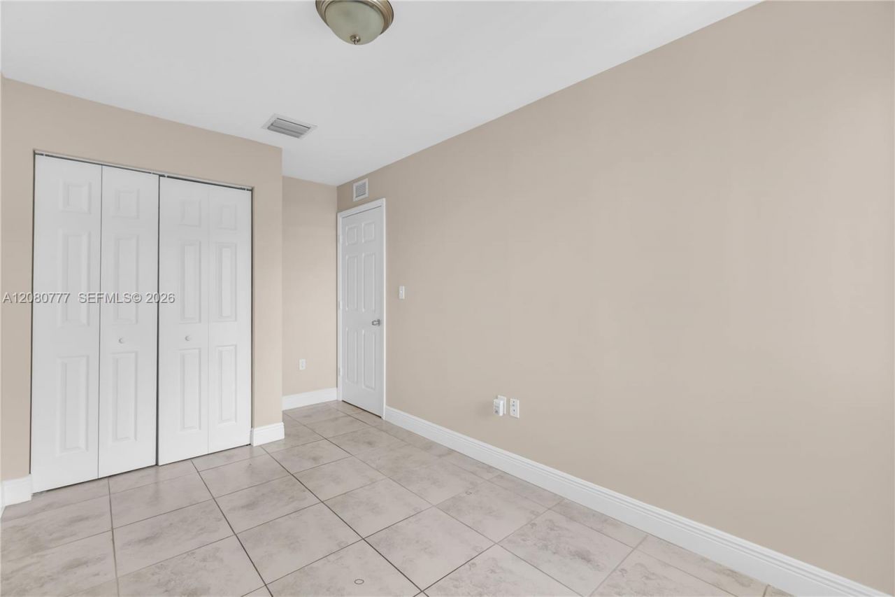 1990 NW 4th Ct , Unit 10, Miami, FL 33136 Photo