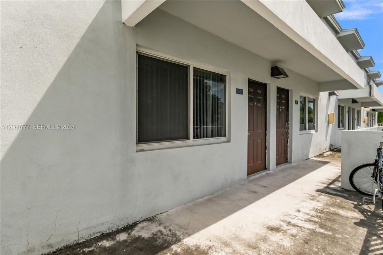 1990 NW 4th Ct , Unit 10, Miami, FL 33136 Photo