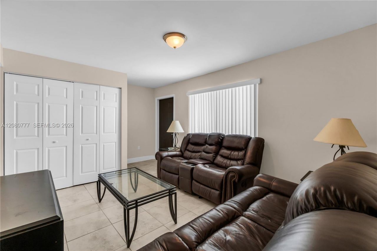 1990 NW 4th Ct , Unit 10, Miami, FL 33136 Photo