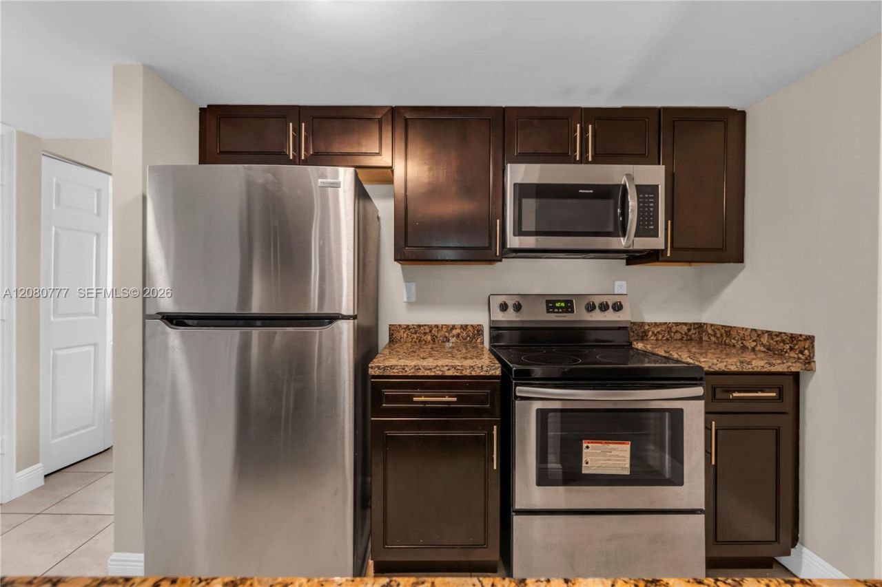 1990 NW 4th Ct , Unit 10, Miami, FL 33136 Photo