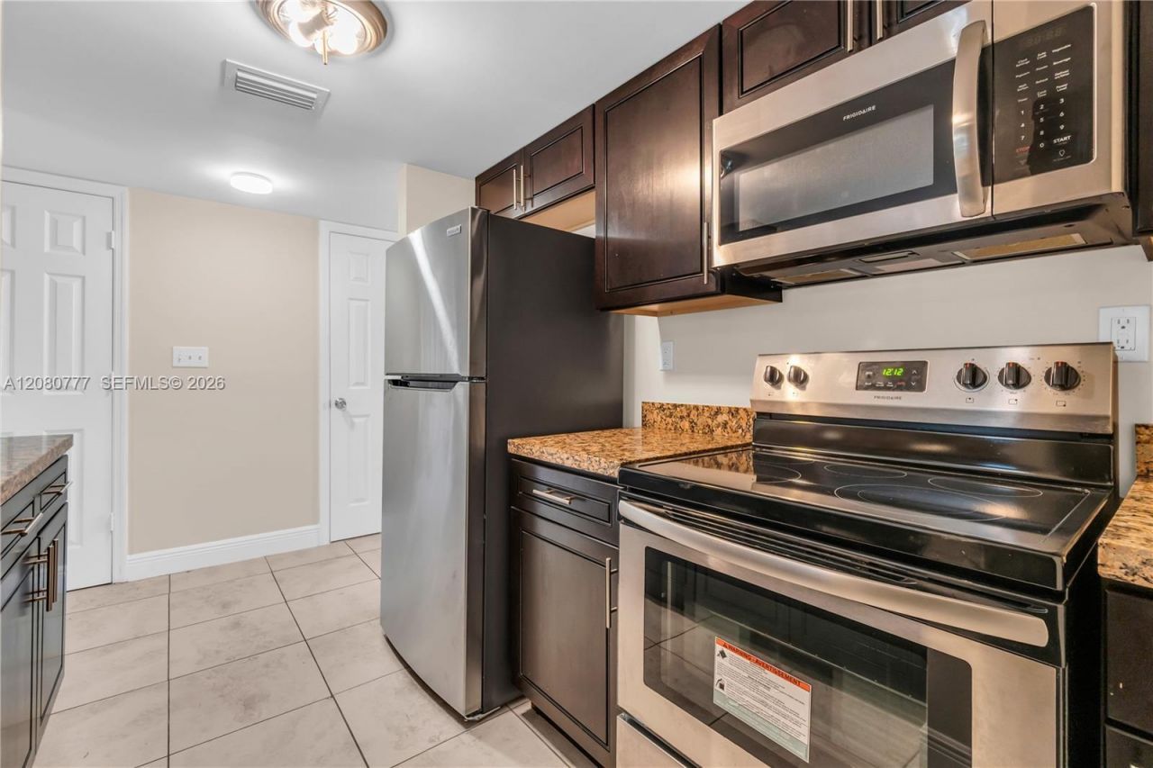 1990 NW 4th Ct , Unit 10, Miami, FL 33136 Photo
