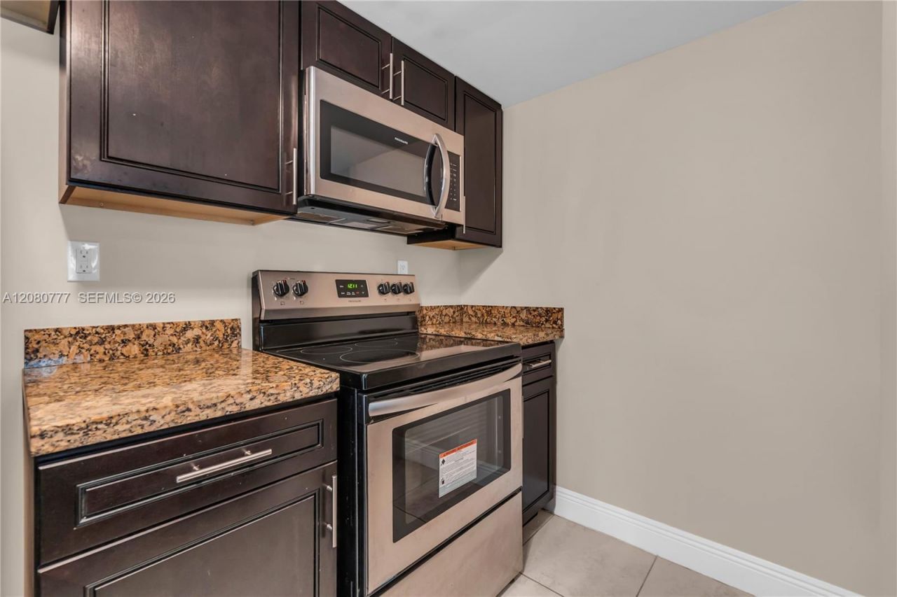 1990 NW 4th Ct , Unit 10, Miami, FL 33136 Photo