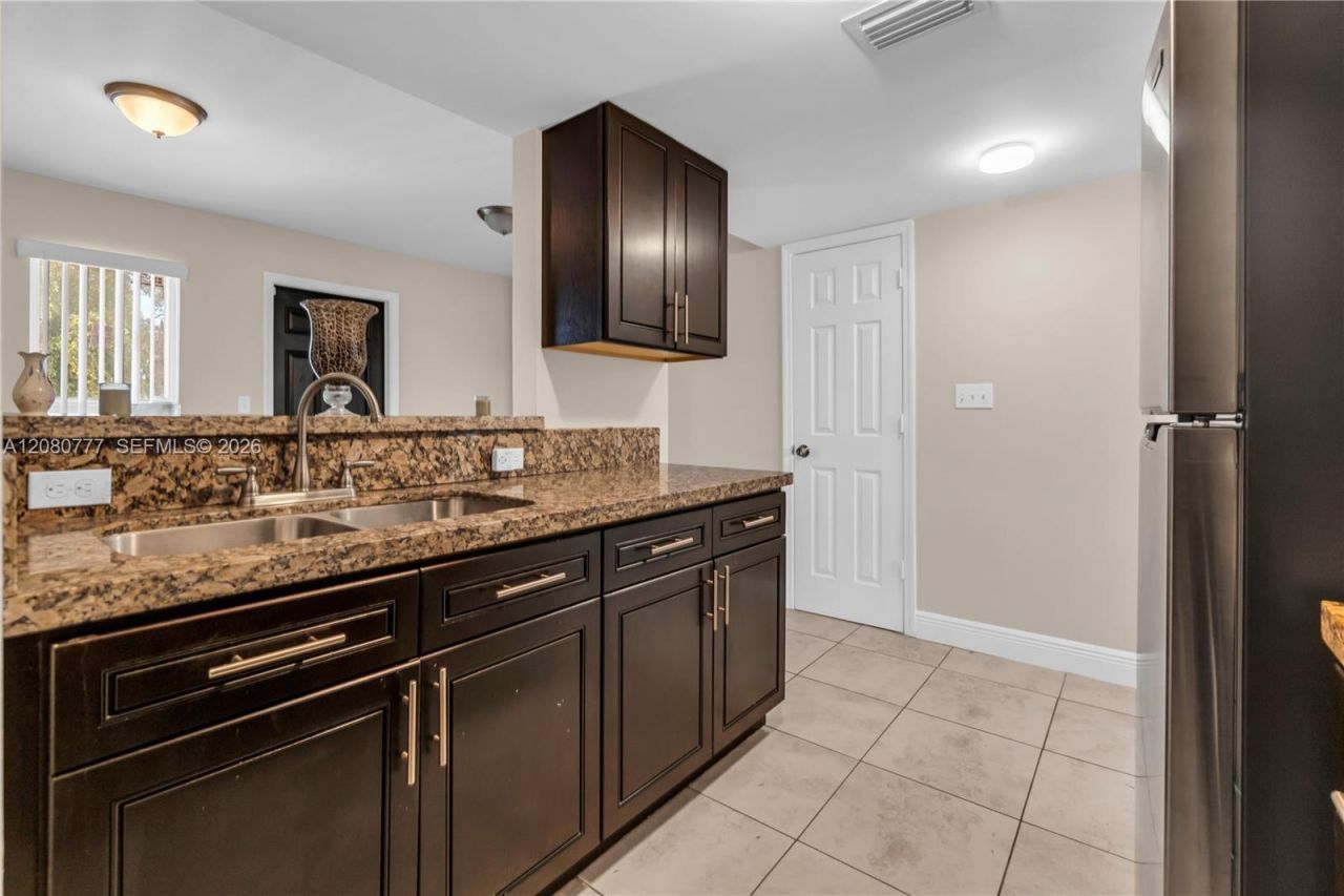 1990 NW 4th Ct , Unit 10, Miami, FL 33136 Photo