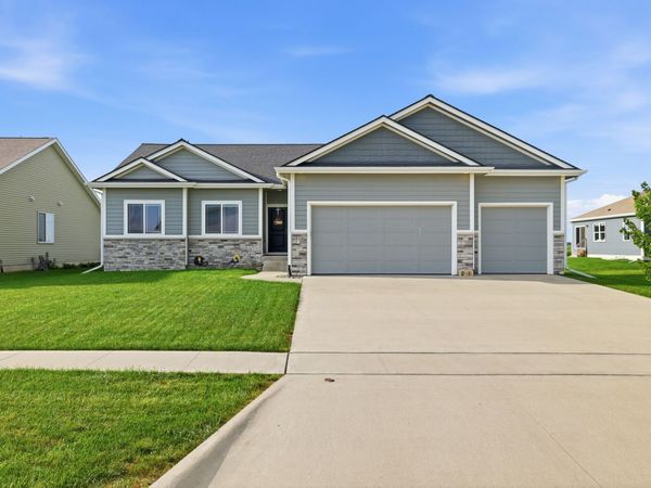 916 35th Street SW, Altoona, IA 50009
