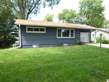 1925 E Manor Court, Lincoln, NE 68506