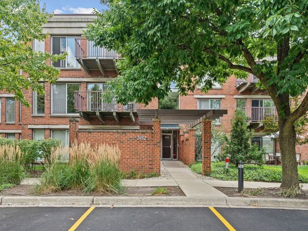 382 Kelburn Road , Unit 321, Deerfield, IL 60015
