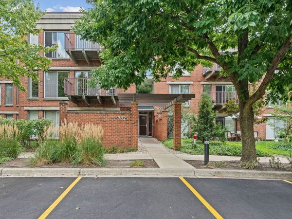 382 Kelburn Road , Unit 321, Deerfield, IL 60015