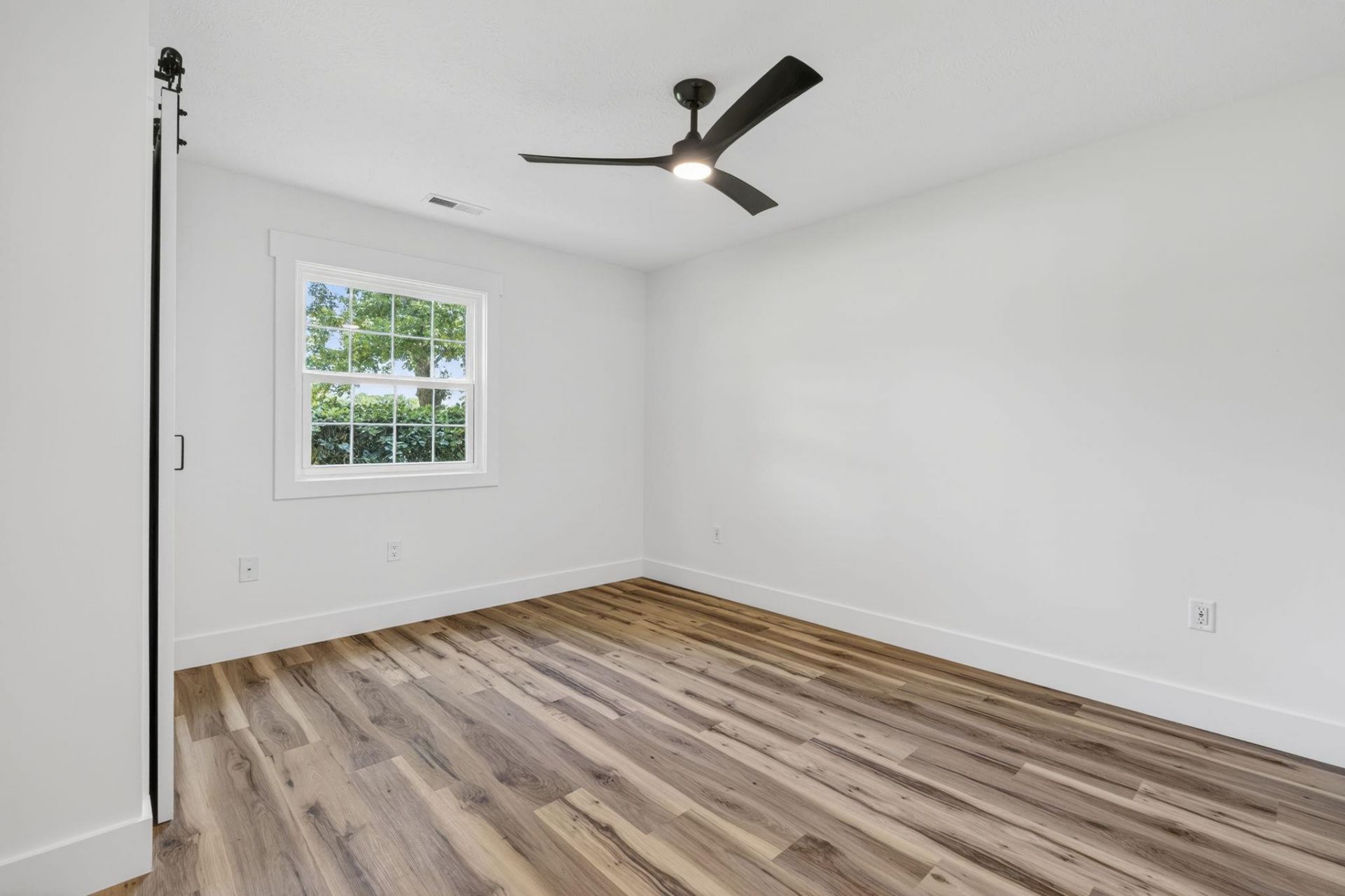 541 White River Dr.  Photo 23