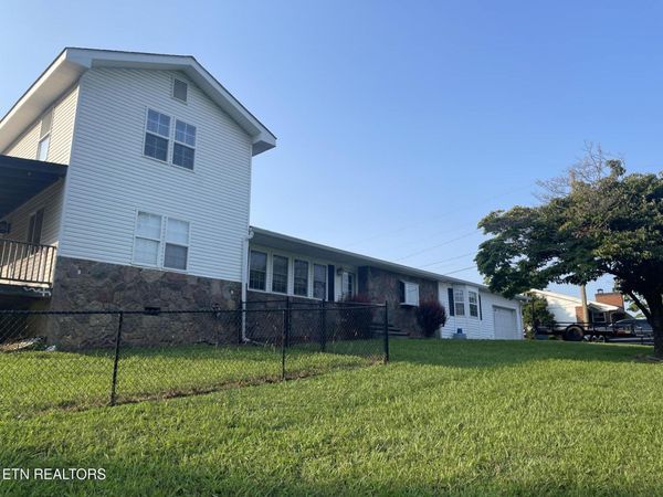 920 Oakwood Drive, Dandridge, TN 37725