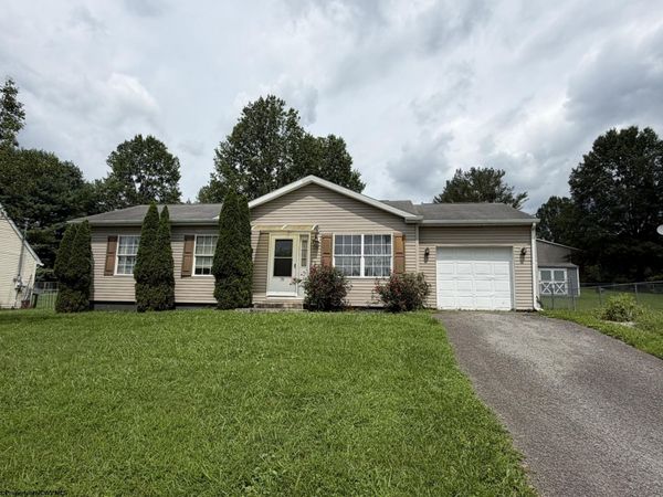 79 Fairfax Drive, Bridgeport, WV 26330