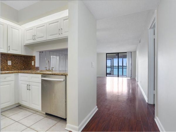 109 Lake Emerald Drive, Unit 110, Oakland Park, FL 33309