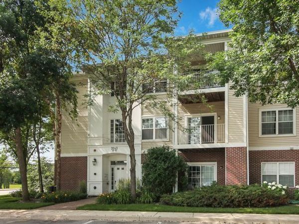 3243 Stratford Court , Unit 3B, Lake Bluff, IL 60044