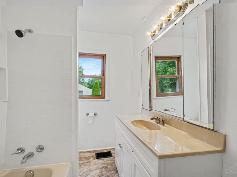 6467 Smith Road, Goshen Township, OH 45140 Photo 10