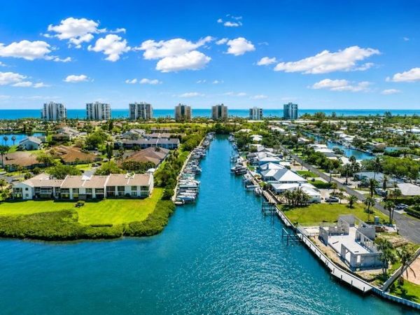 3209 S Lakeview Circle, Unit 8105, Hutchinson Island, FL 34949