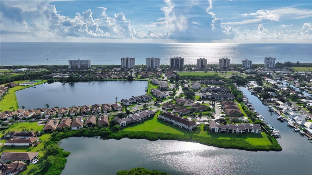 3209 S Lakeview Circle, Unit 8105, Hutchinson Island, FL 34949 Photo