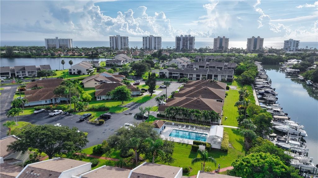 3209 S Lakeview Circle, Unit 8105, Hutchinson Island, FL 34949 Photo