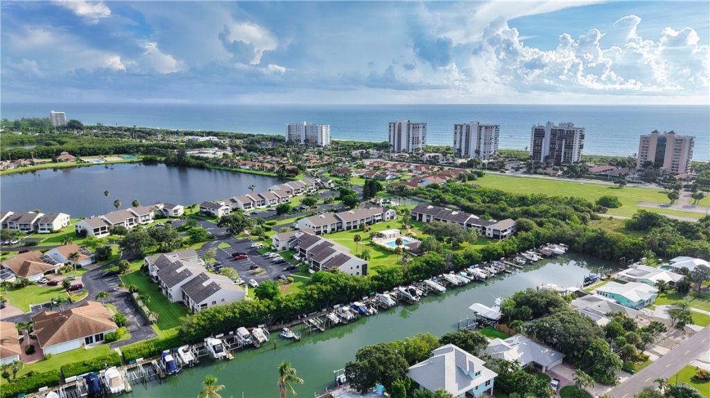 3209 S Lakeview Circle, Unit 8105, Hutchinson Island, FL 34949 Photo