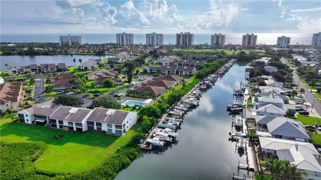 3209 S Lakeview Circle, Unit 8105, Hutchinson Island, FL 34949 Photo