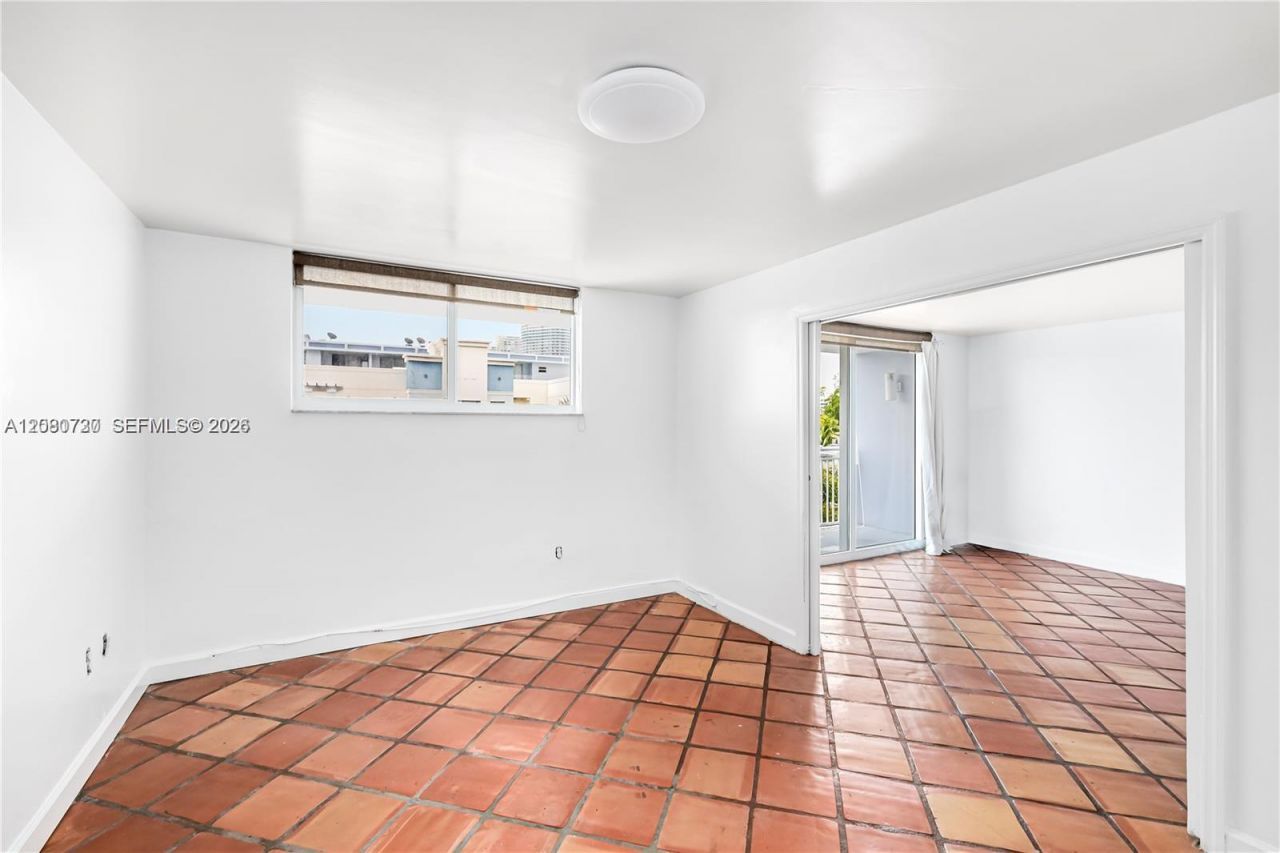 1045 10th St, Unit 402, Miami Beach, FL 33139 Photo