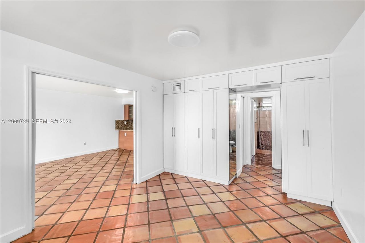 1045 10th St, Unit 402, Miami Beach, FL 33139 Photo