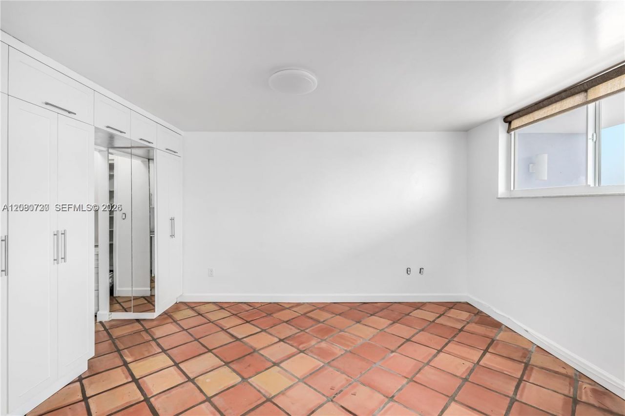 1045 10th St, Unit 402, Miami Beach, FL 33139 Photo