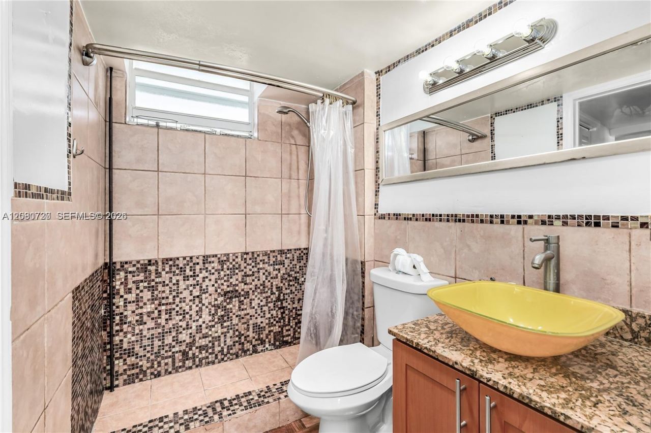 1045 10th St, Unit 402, Miami Beach, FL 33139 Photo
