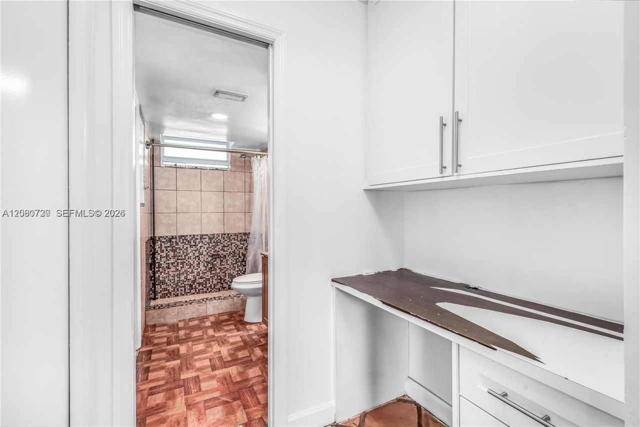 1045 10th St, Unit 402, Miami Beach, FL 33139 Photo