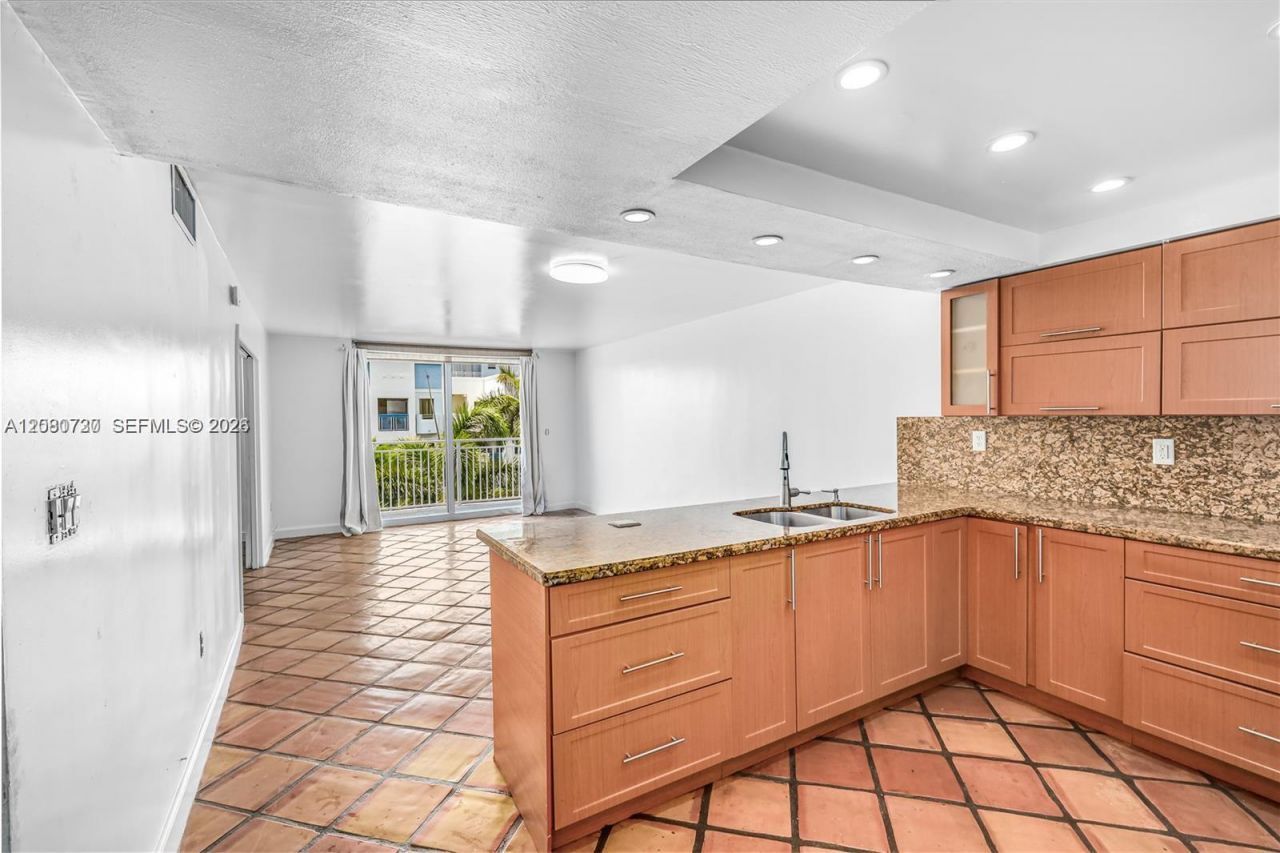 1045 10th St, Unit 402, Miami Beach, FL 33139 Photo