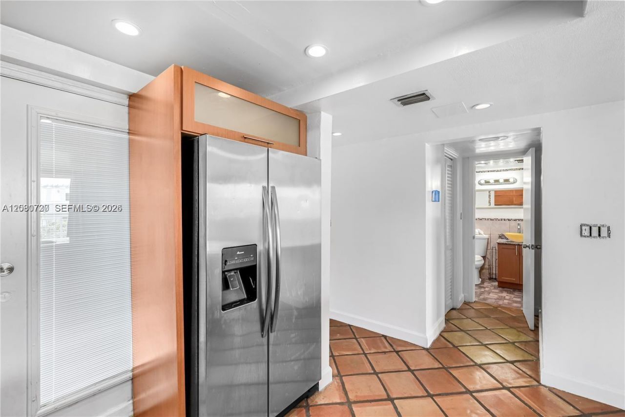 1045 10th St, Unit 402, Miami Beach, FL 33139 Photo