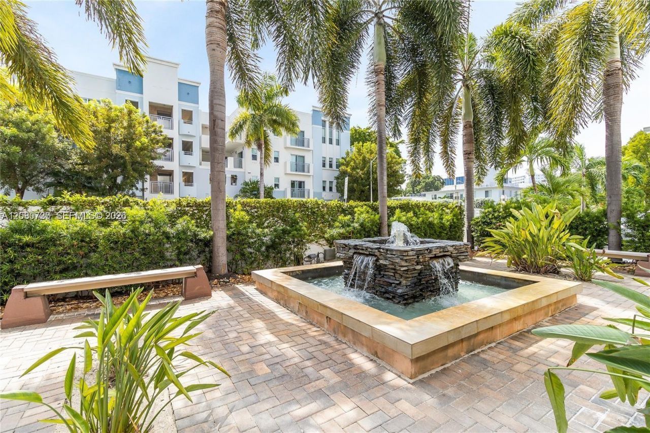 1045 10th St, Unit 402, Miami Beach, FL 33139 Photo