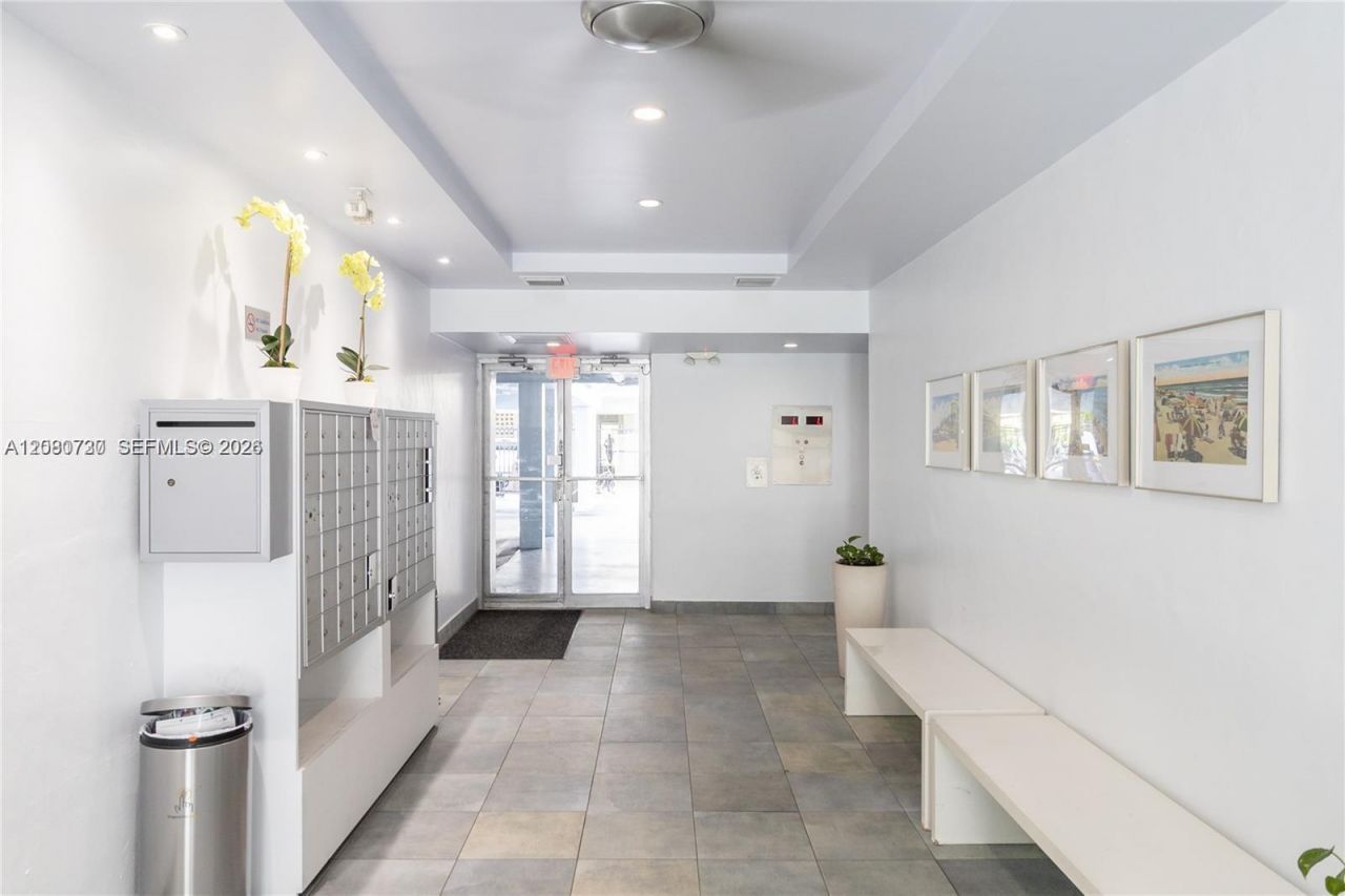 1045 10th St, Unit 402, Miami Beach, FL 33139 Photo