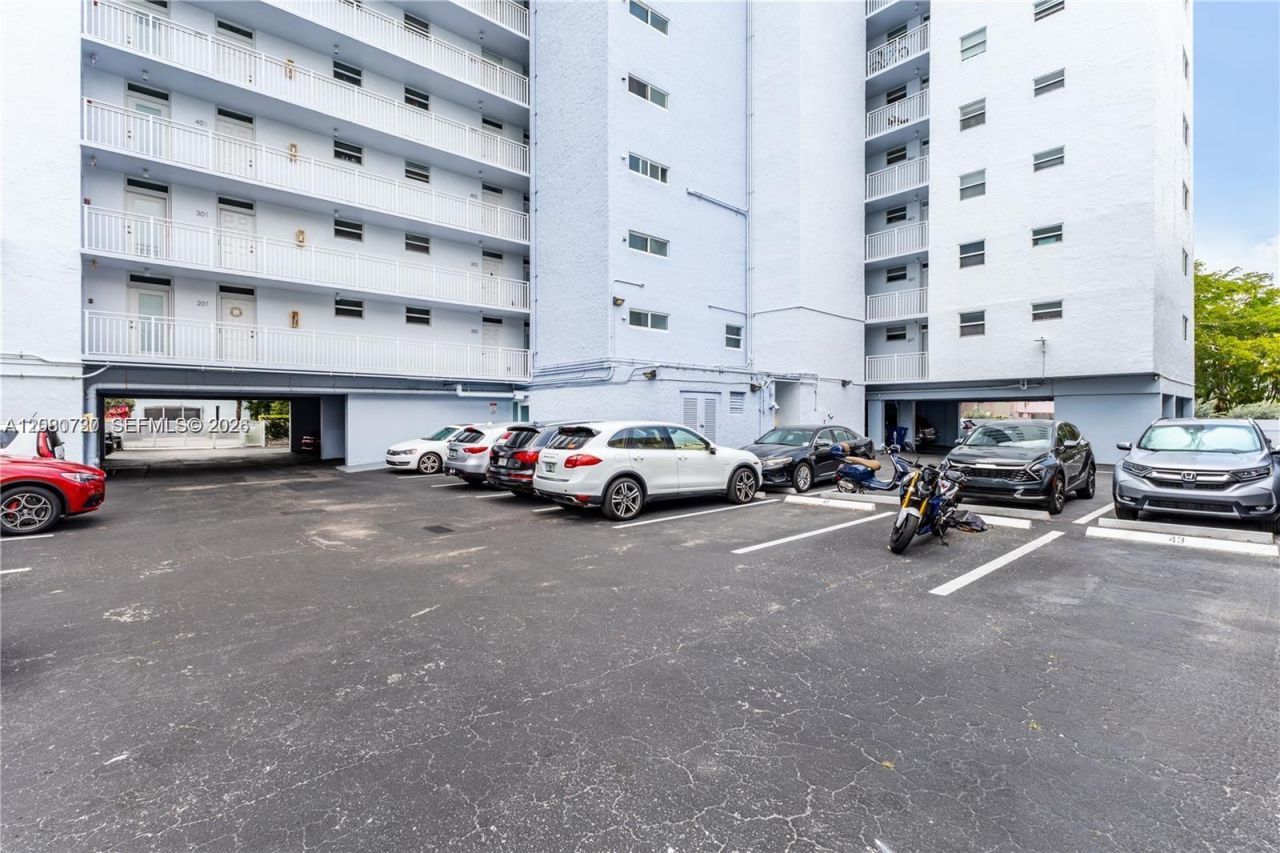 1045 10th St, Unit 402, Miami Beach, FL 33139 Photo