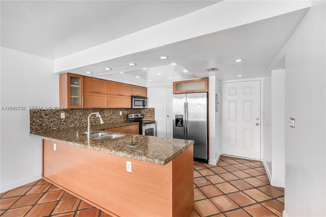 1045 10th St, Unit 402, Miami Beach, FL 33139 Photo
