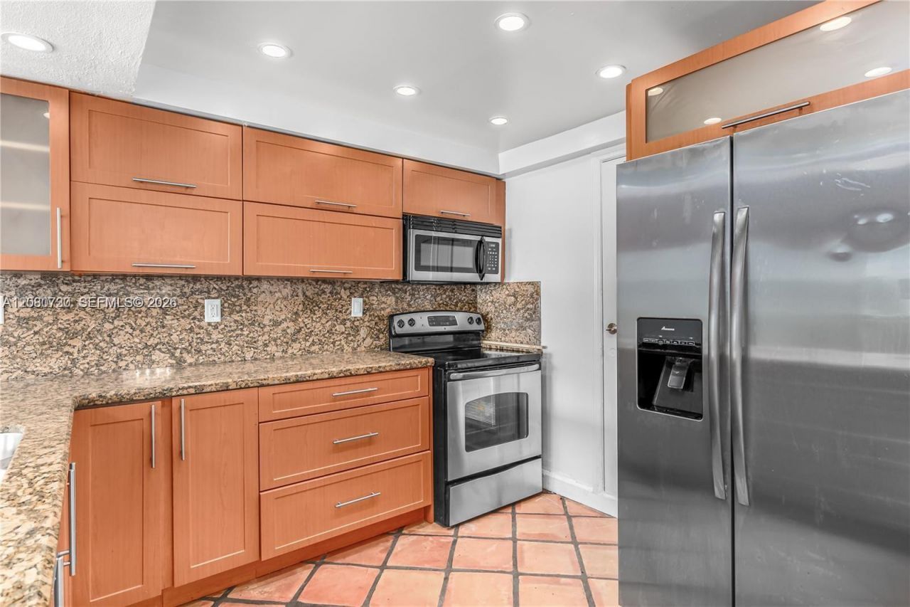 1045 10th St, Unit 402, Miami Beach, FL 33139 Photo
