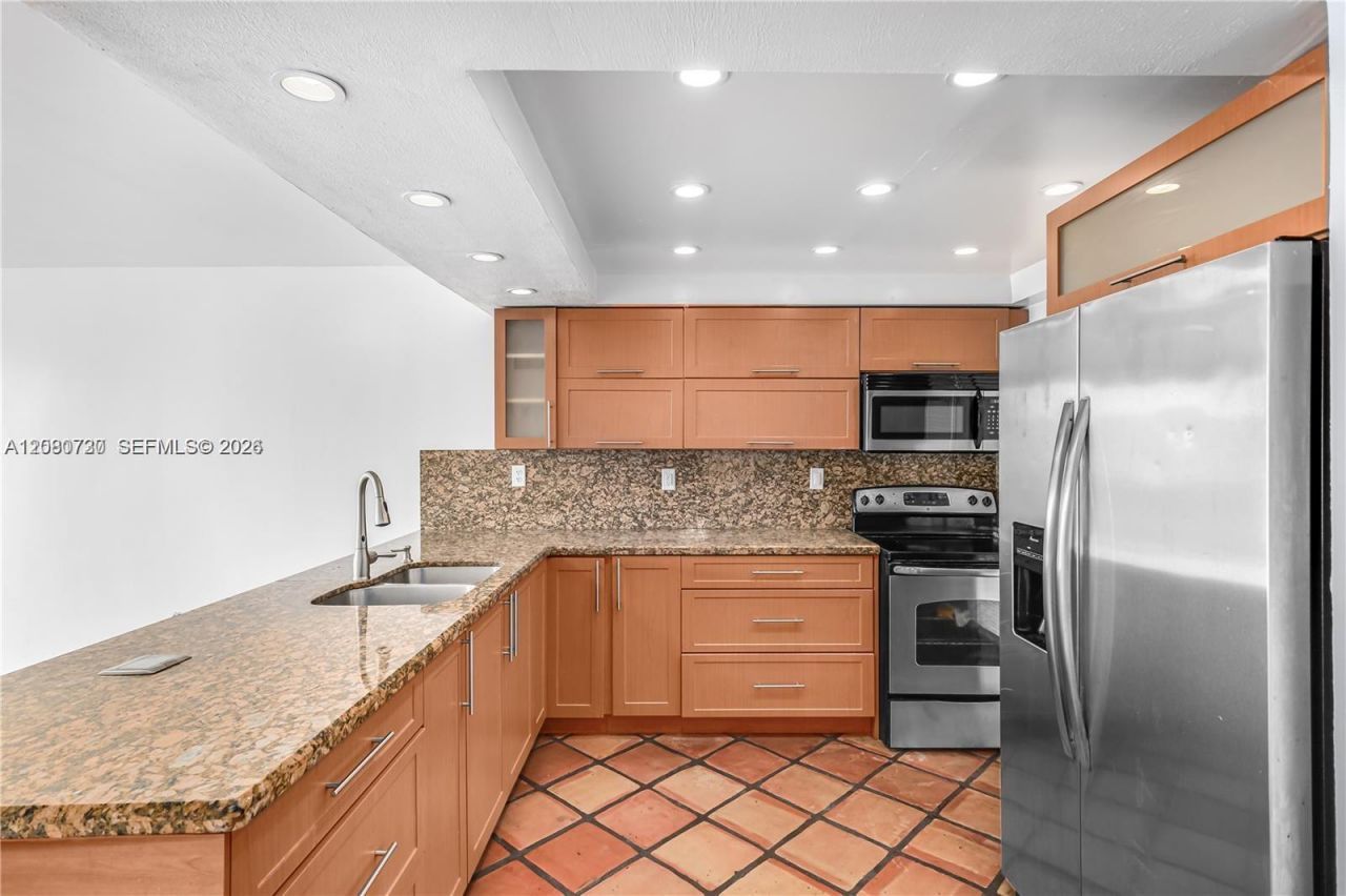 1045 10th St, Unit 402, Miami Beach, FL 33139 Photo