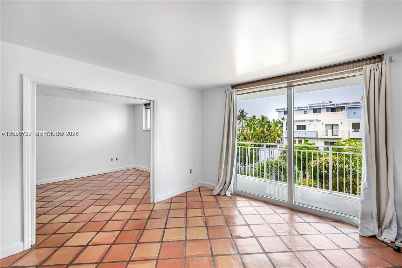 1045 10th St, Unit 402, Miami Beach, FL 33139 Photo