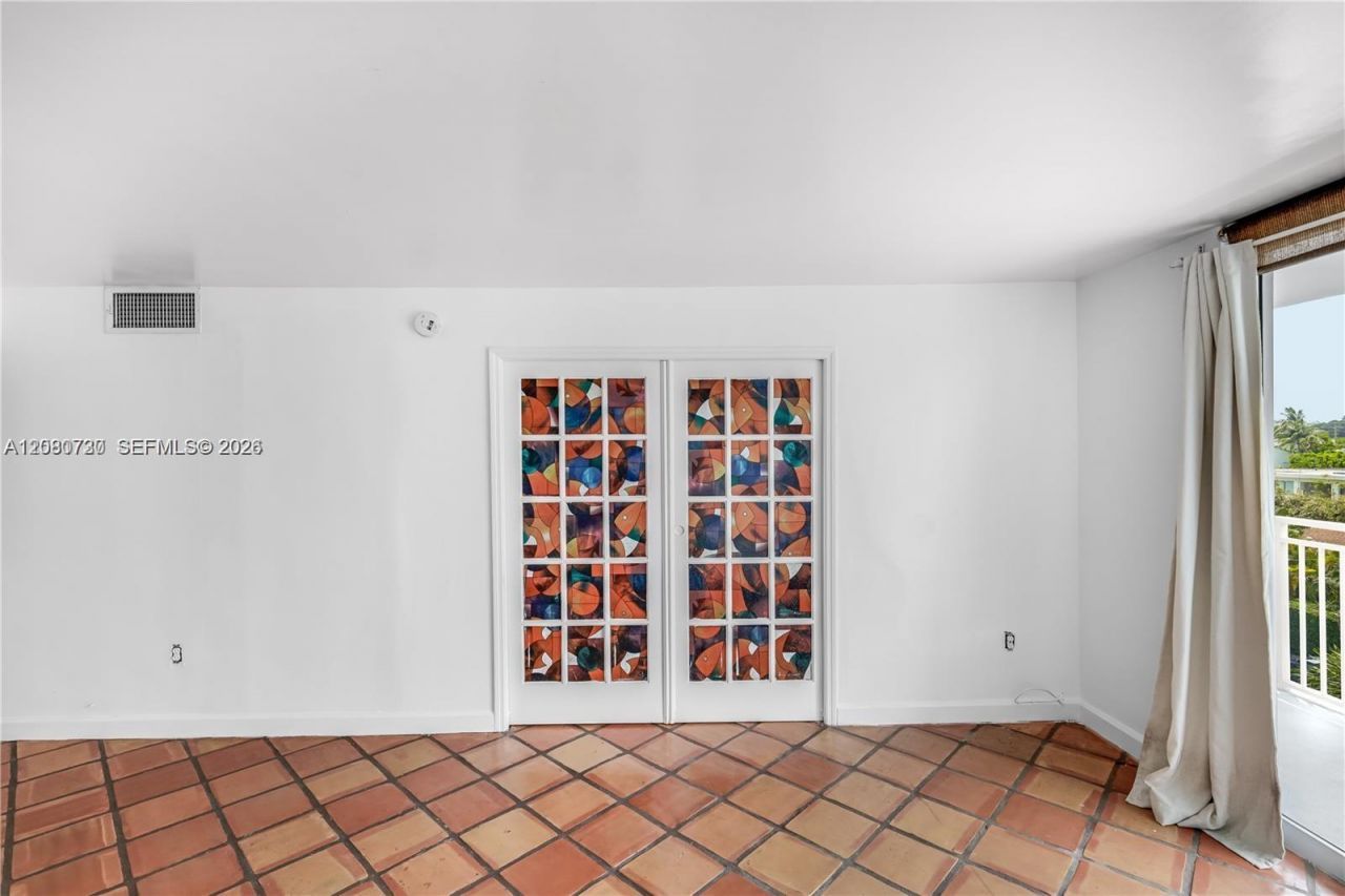 1045 10th St, Unit 402, Miami Beach, FL 33139 Photo