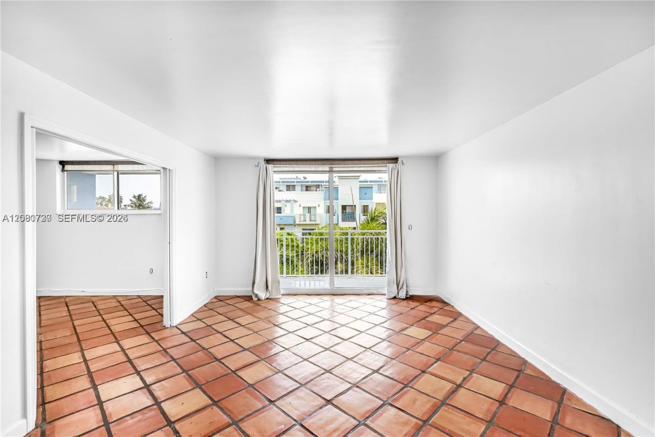 1045 10th St, Unit 402, Miami Beach, FL 33139 Photo