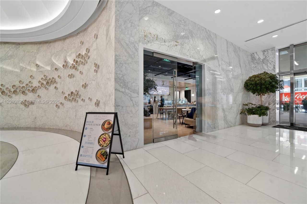 2 S Biscayne Blvd , Miami, FL 33131 Photo