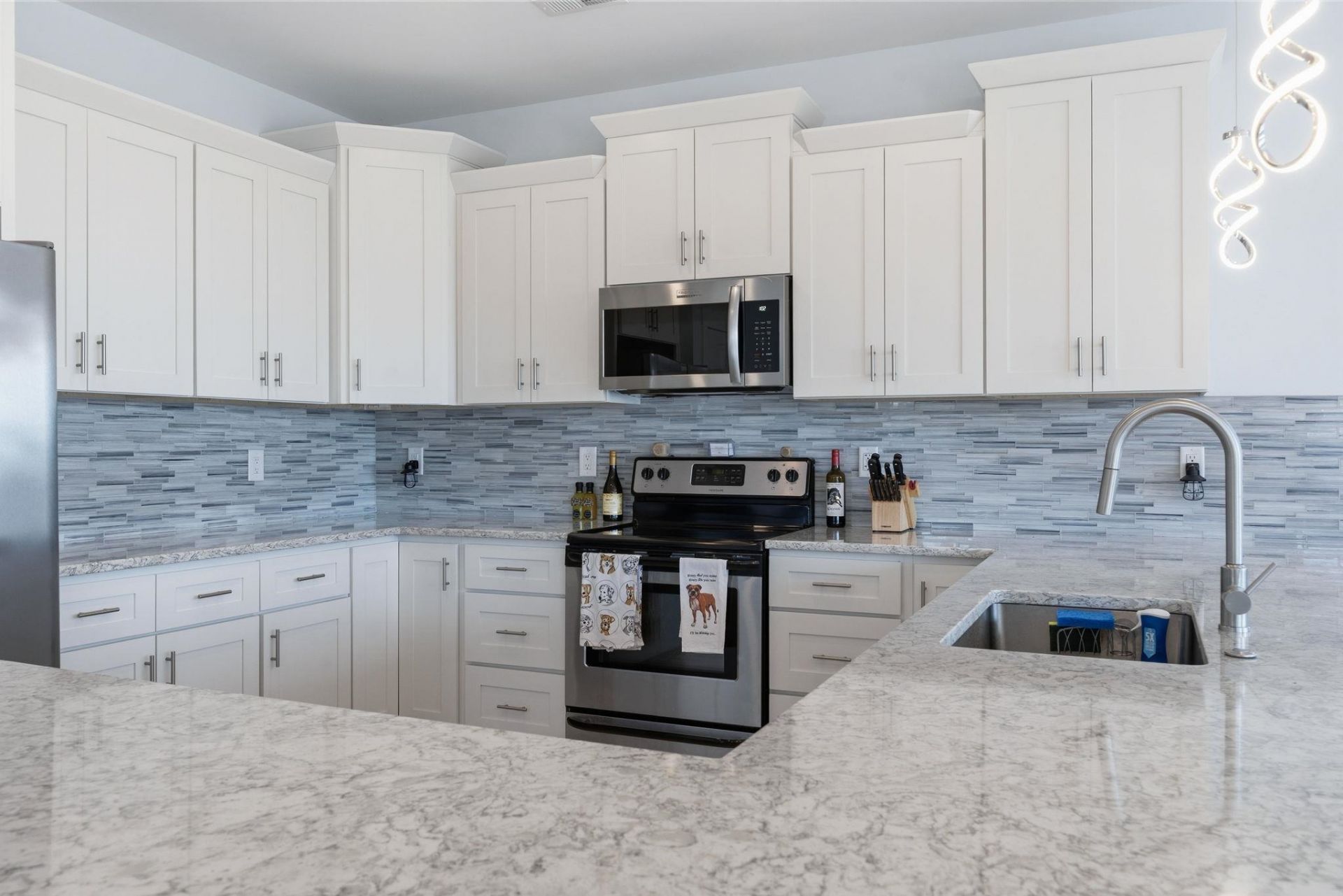 400 Elizabeth Dr.  Photo 10