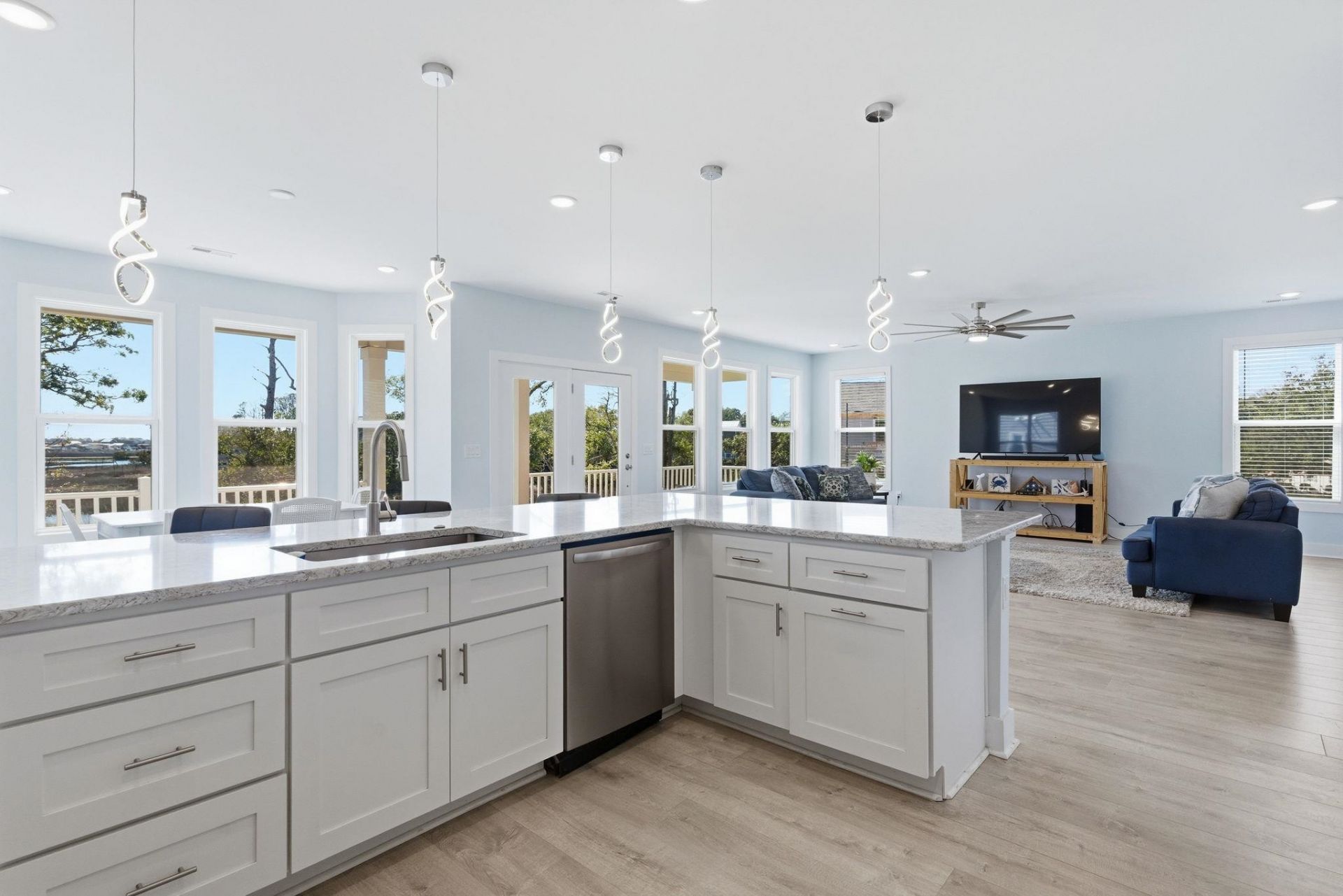 400 Elizabeth Dr.  Photo 12