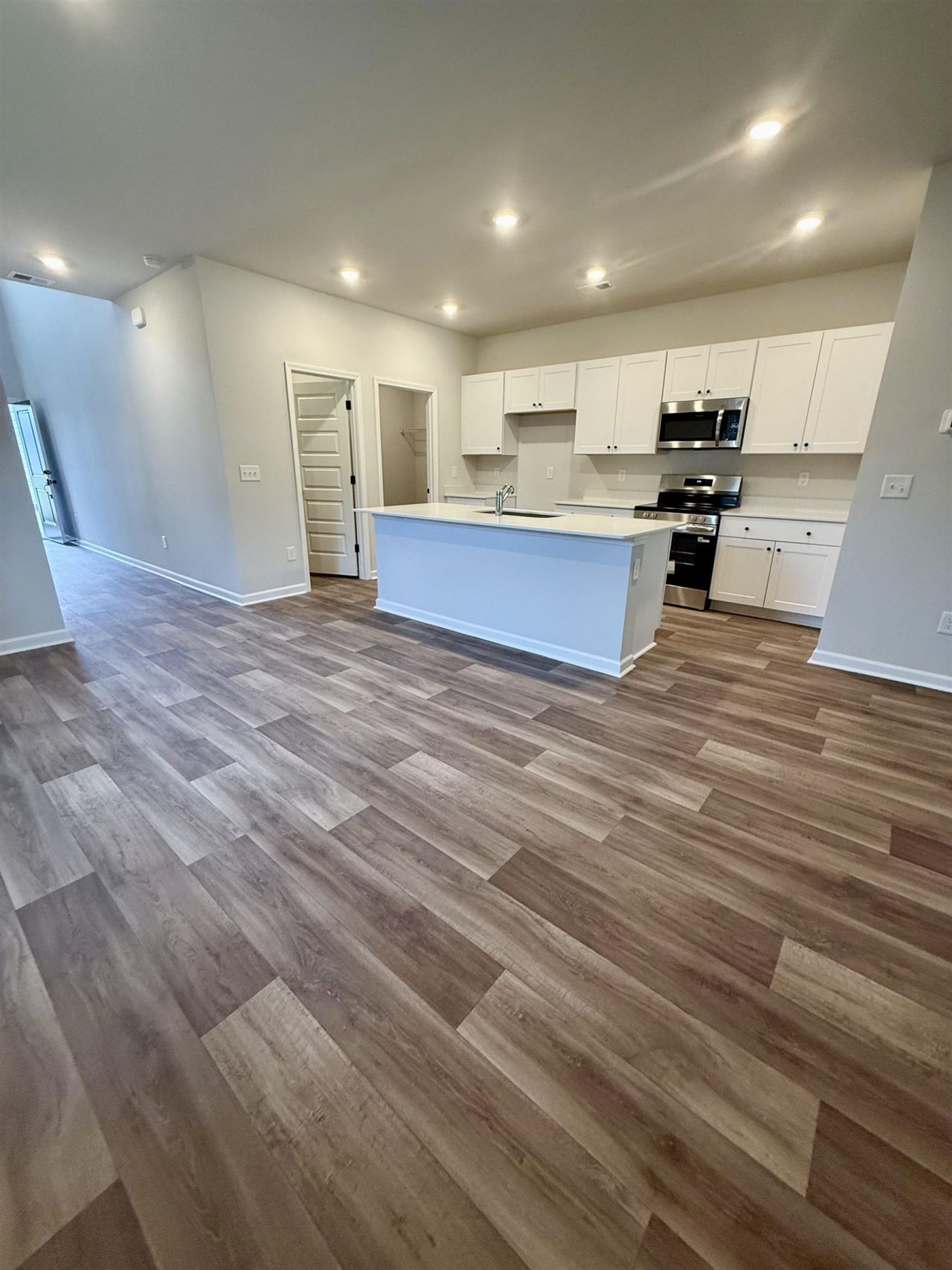 500 Cambria Dr  Photo 4