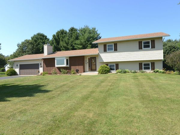 6715 S Oak Grove Road , Harvard, IL 60033