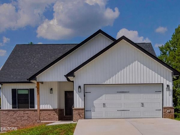8011 Stone Hollow Drive, Knoxville, TN 37924
