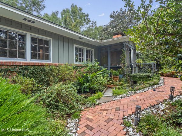 1238 Iberville Drive, Ocean Springs, MS 39564