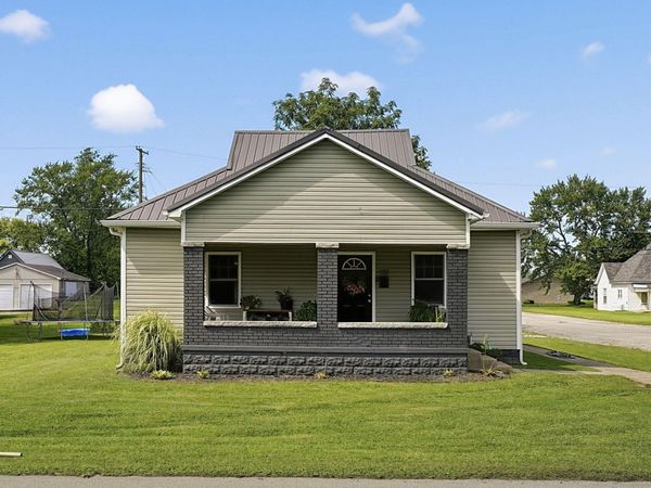 401 W Grissom Avenue, Mitchell, IN 47446