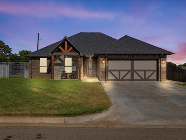 2812 Landrun , Weatherford, OK 73096