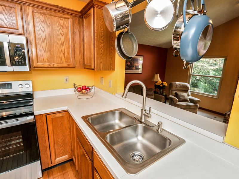 1134 Summer Hill Circle, Columbus, OH 43230 Photo 12