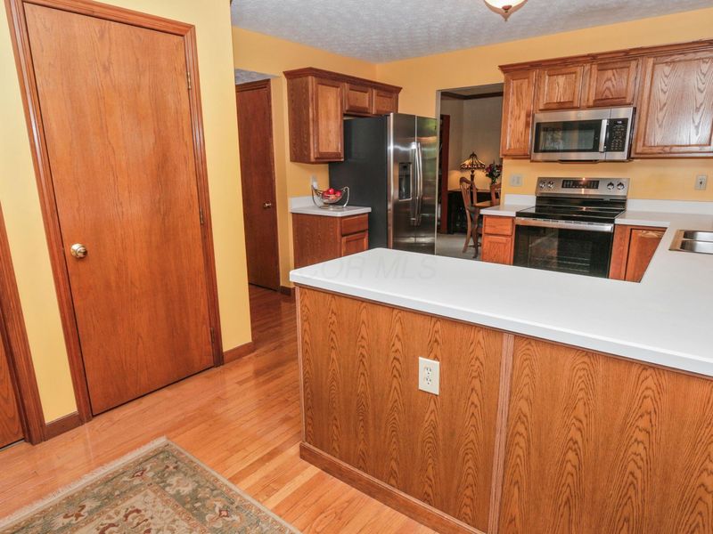 1134 Summer Hill Circle, Columbus, OH 43230 Photo 14