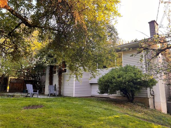 9146 West Saanich Rd , North Saanich, BC V8L 5T4